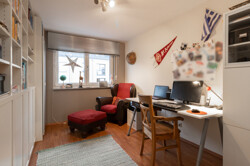 Arbeitszimmer mit Tageslicht