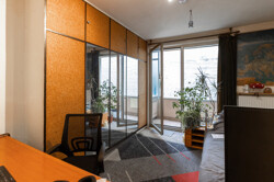 Schönes Schlafzimmer mit Balkon