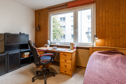 Geräumiges Arbeitszimmer