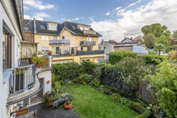 OG-Blick vom Treppenabgang Küche in den Garten