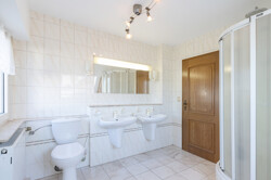 1.OG- Badezimmer-Ansicht