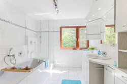 DG - Bad mit Wanne und Dusche