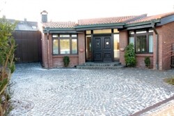 Begrünter Vorplatz