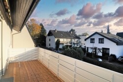 mit Balkon