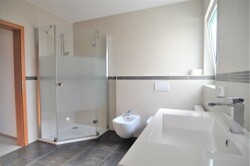 ... Bidet und Dusche