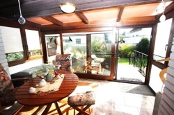 Wintergarten mit Ausgang zur Terrasse