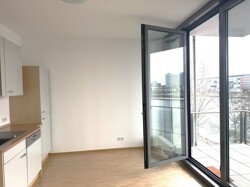 Küche mit Zugang zum Balkon