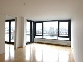 Wohnzimmer mit Eingang Küche