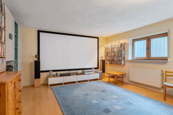 Keller Gästezimmer Heimkino.