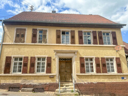 Denkmalgeschütztes Haus auf großem Grundstück