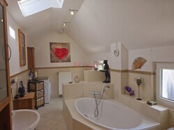 modernes Badezimmer