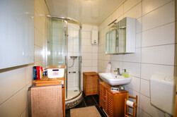 Hinterhaus_Bad