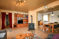 Hinterhaus_Wohnzimmer_Ofen_Direktansicht
