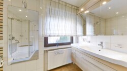 Bad mit 2 Waschbecken