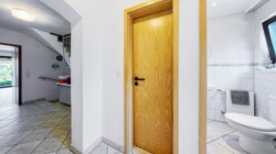 Gäste WC Besenkammer Flur