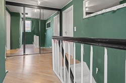 Flur OG mit Einbauschrank