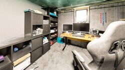 Arbeitszimmer-Keller