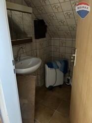 22. WC 6 Waschbecken  DG