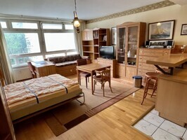 Wohn-/Schlafzimmer Klappbett