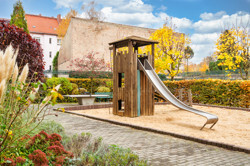 Hof mit Spielplatz