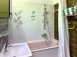 Bad mit Wanne