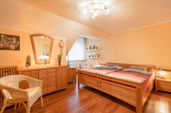 Schlafzimmer - OG
