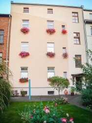Westansicht im Sommer 