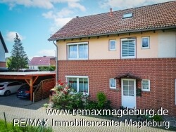 Haus mit Doppelcarport 