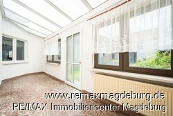 Flur mit Ausgang in den Innenhof