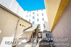 Wohnungseingang und Durchfahrt 