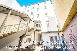 Wohnungseingang und Durchfahrt 