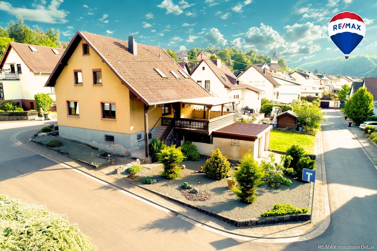 RE/MAX Immobilien DeLux Haus Saarhölzbach Außenansicht
