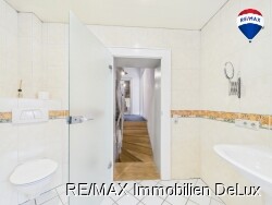 RE/MAX Immobilien DeLux Haus Mettlach Badezimmer Zwischengeschoss