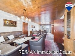 RE/MAX Immobilien DeLux Wohnzimmeransicht 1