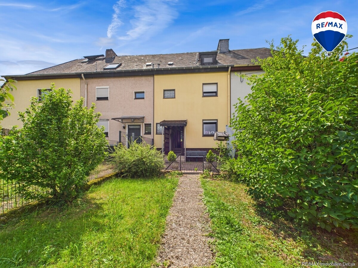 RE/MAX Immobilien DeLux Haus Reimsbach Vorderansicht