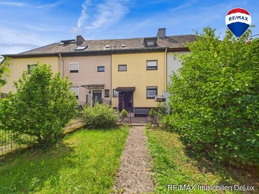RE/MAX Immobilien DeLux Haus Reimsbach Vorderansicht