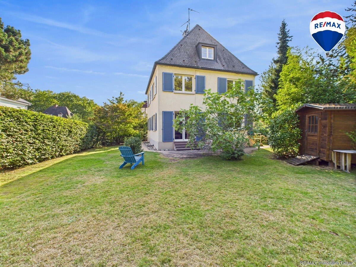 RE/MAX Immobilien DeLux  Einfamilienhaus Außenansicht