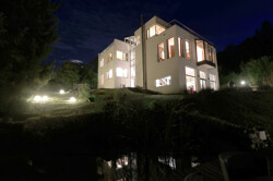 0 Haus von Teich - Nacht