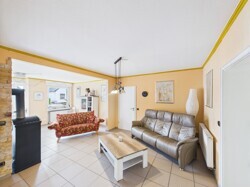 CAM03784G0-PR0065-STILL018