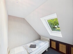 CAM03784G0-PR0076-STILL051