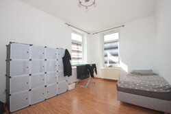 Schlafzimmer OG links
