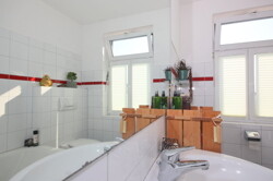 Badezimmer 2. OG links