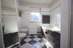 Badezimmer (Haupthaus)