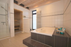 Elternbadezimmer