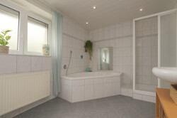 Badezimmer EG