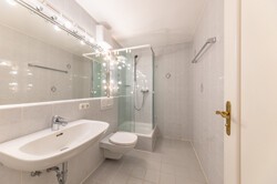 Badezimmer 2