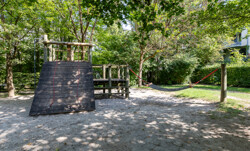 Spielplatz im geschützten Innenhof – sicher und direkt erreichbar