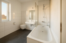 Im Badewanne und Dusche in einem