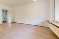 Wohnzimmer Bilck zu Tür