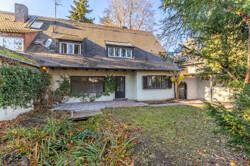 Großer Garten mit Terrasse